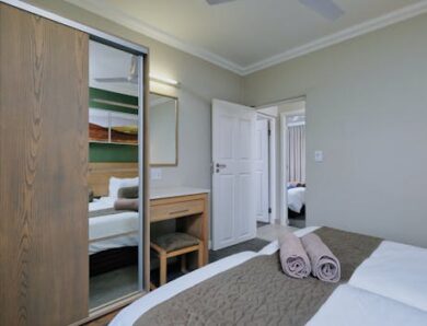 The Art of the Serene Snooze: How to Create a Comfortable Guest Bedroom with Minimalist Decor